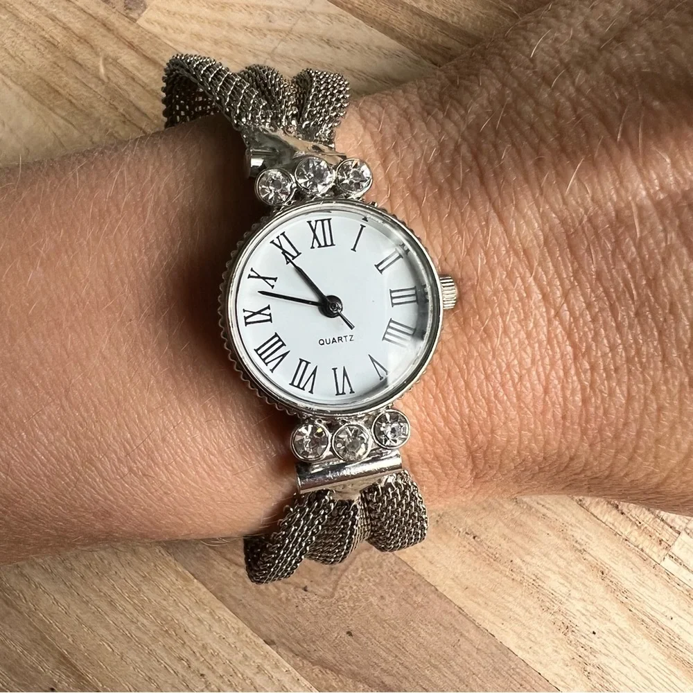 LGP ladies silver tone bracelet fashion watch NEW BATTERY